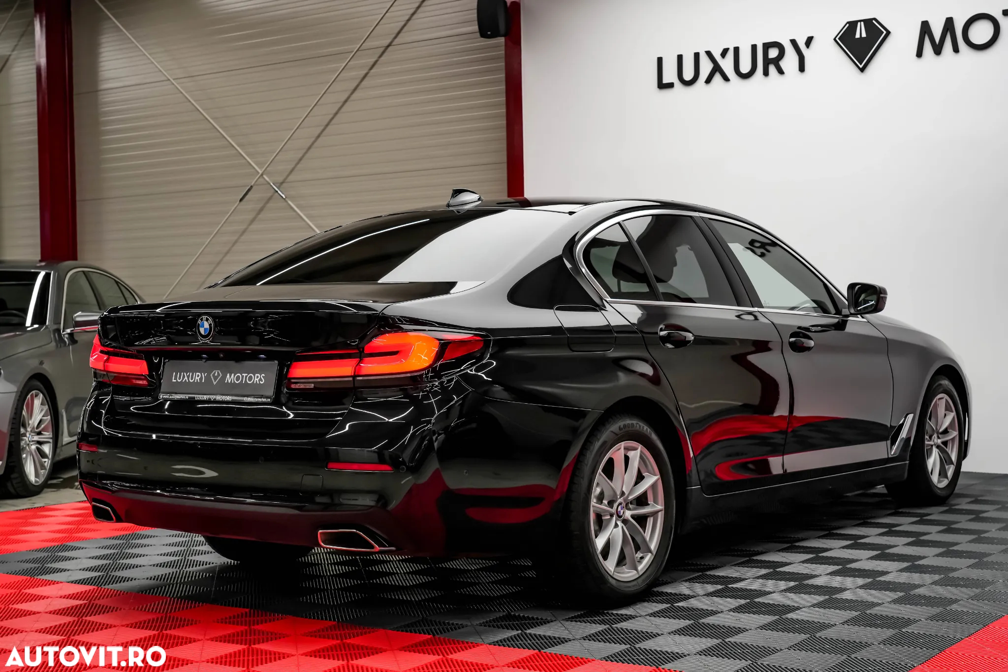 BMW Seria 5 518d AT - 11
