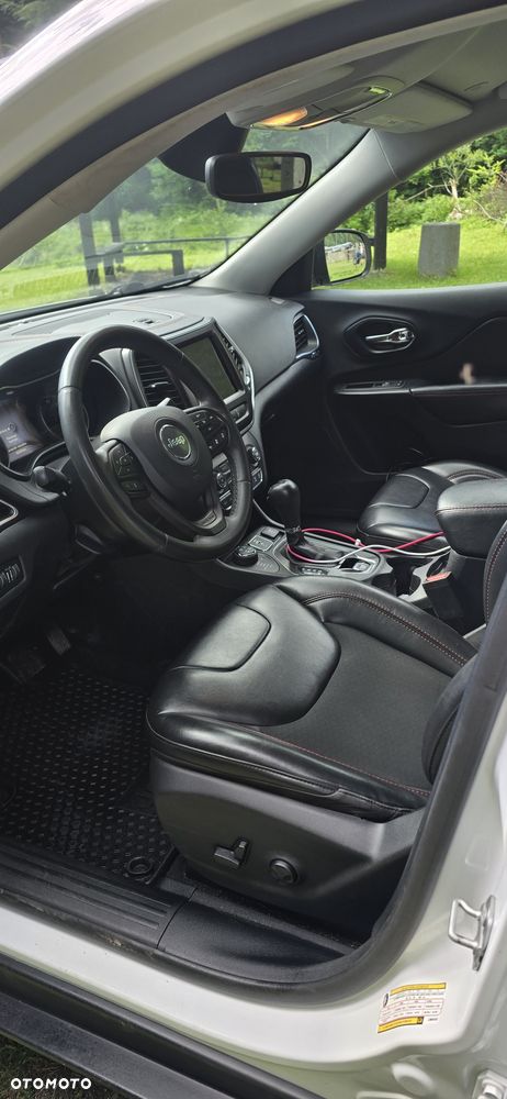 Jeep Cherokee - 8