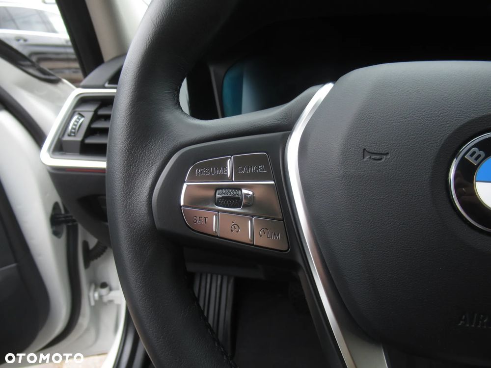BMW Seria 3 318i Sport Line - 13