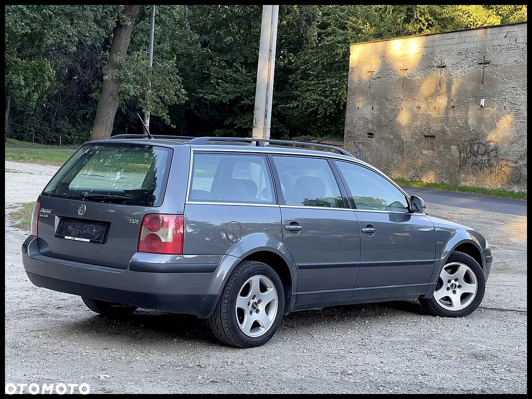 Volkswagen Passat 1.9 TDI Highline - 19