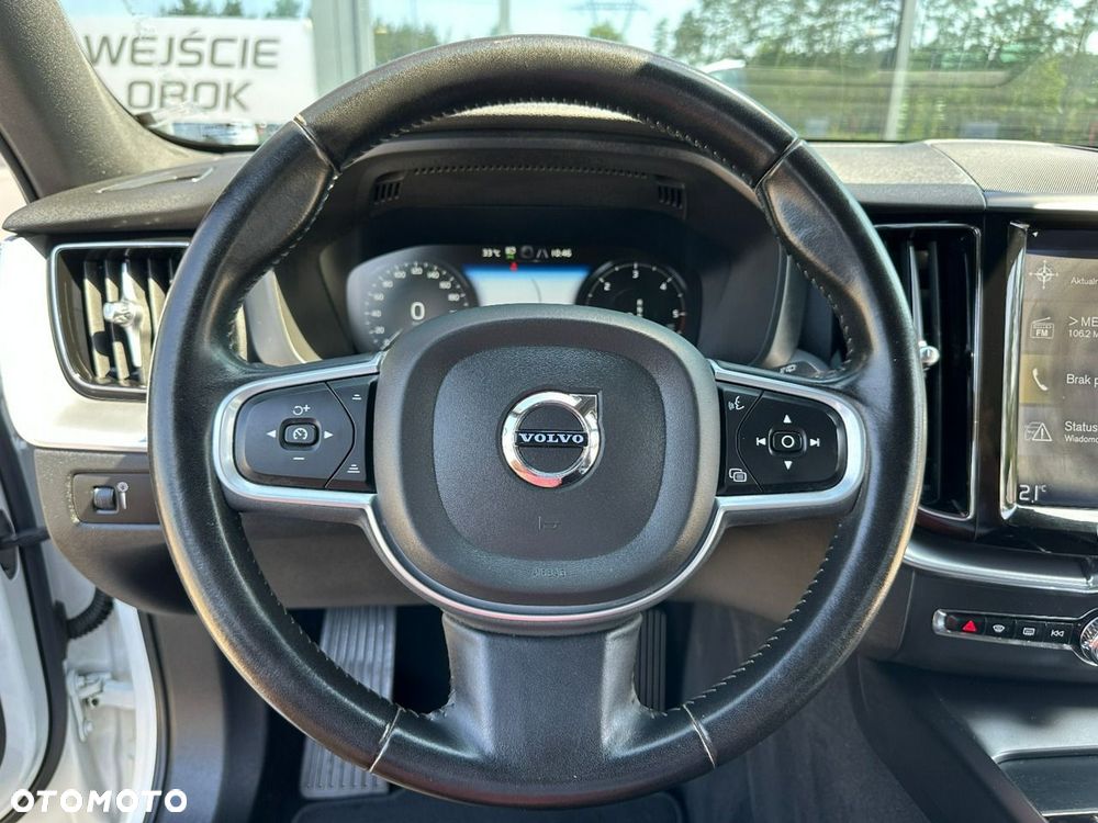 Volvo XC 60 B4 D AWD Geartronic Momentum Pro - 19