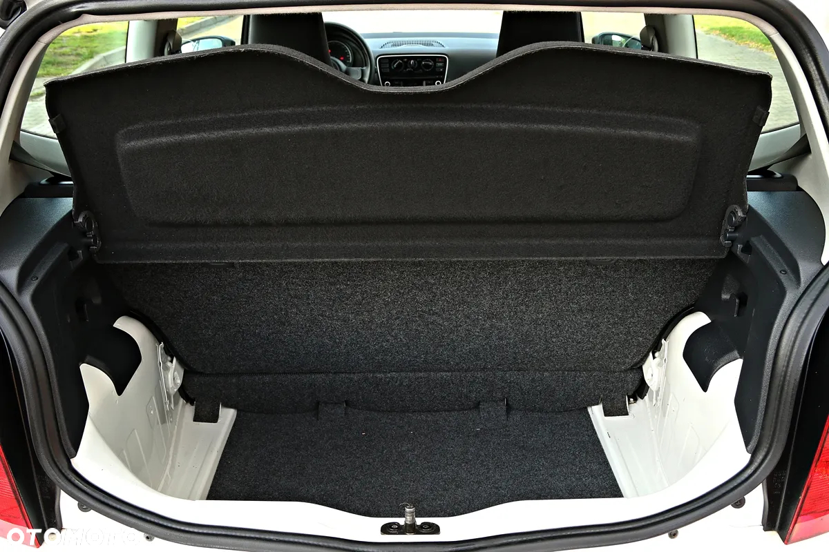 Volkswagen up! white - 37
