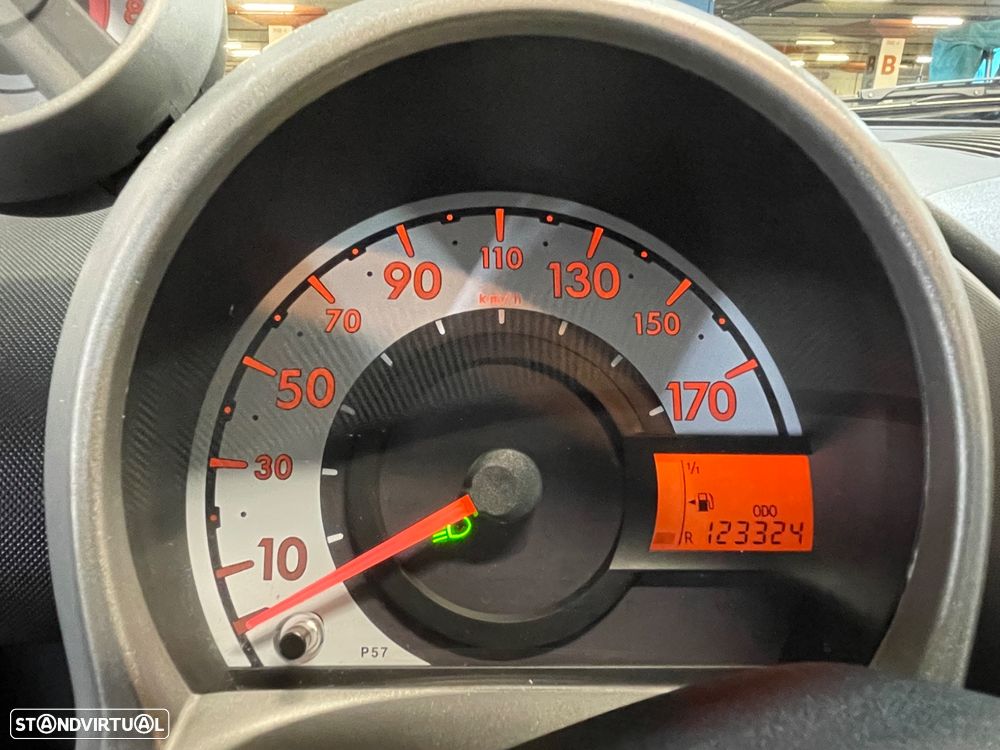 Peugeot 107 1.0 Trendy - 12