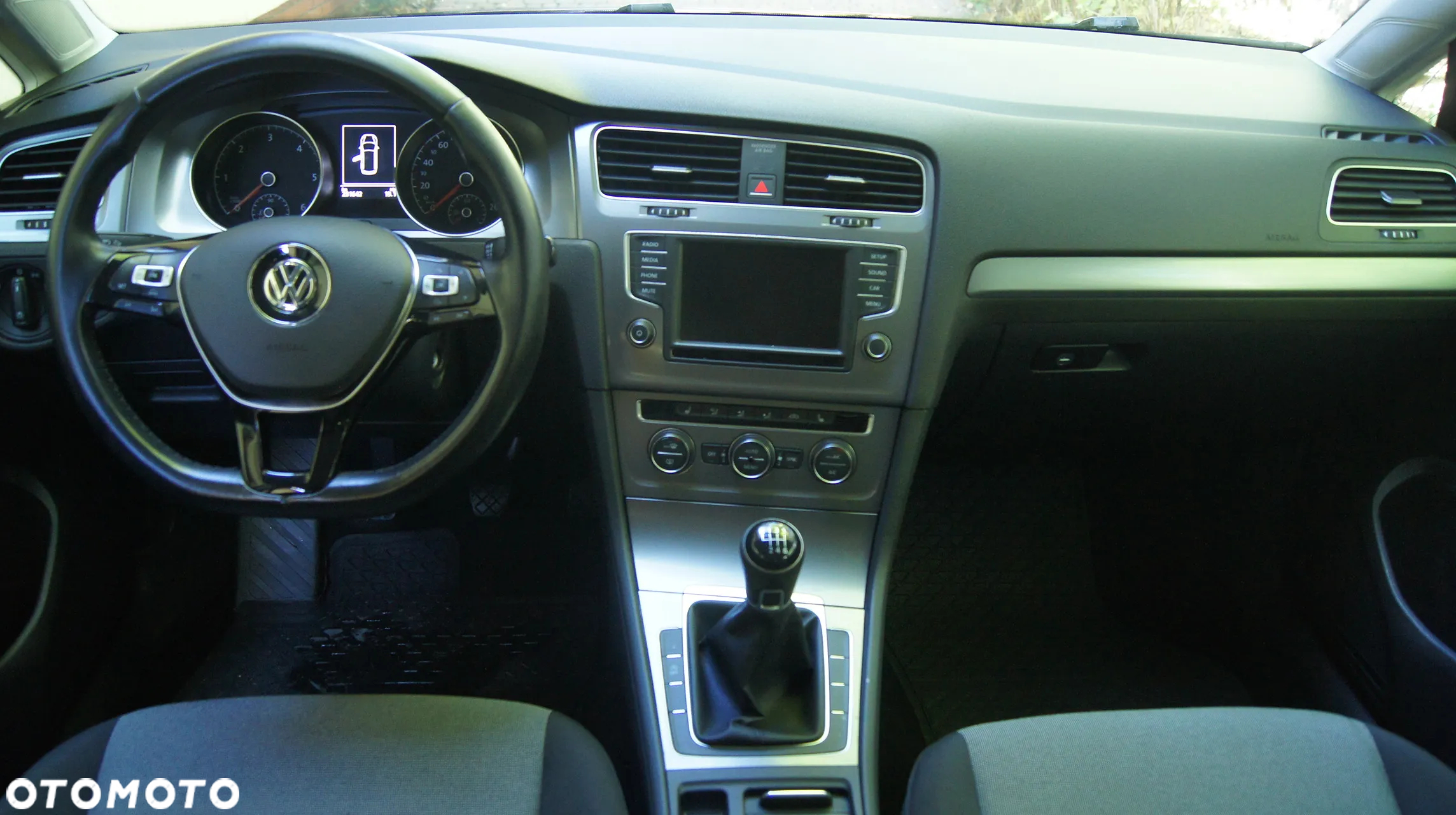 Volkswagen Golf 1.6 TDI BlueMotion Comfortline - 12