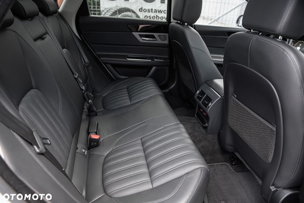 Jaguar XF 25d AWD Prestige - 34