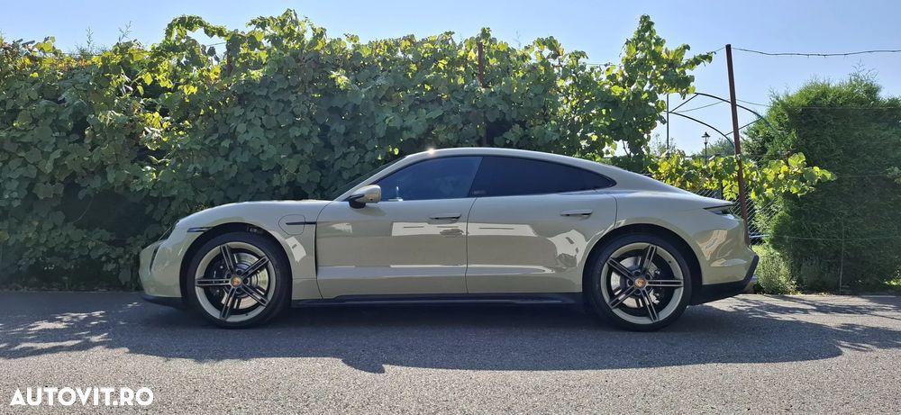 Porsche Taycan GTS - 15