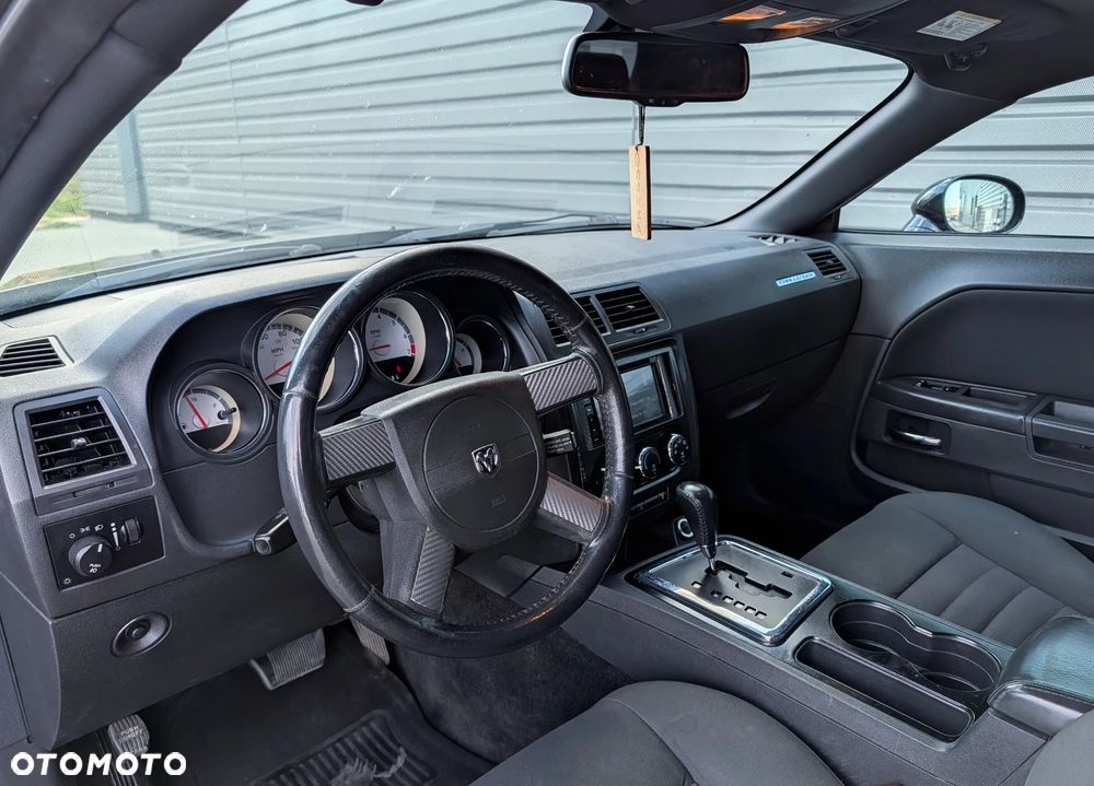 Dodge Challenger - 13