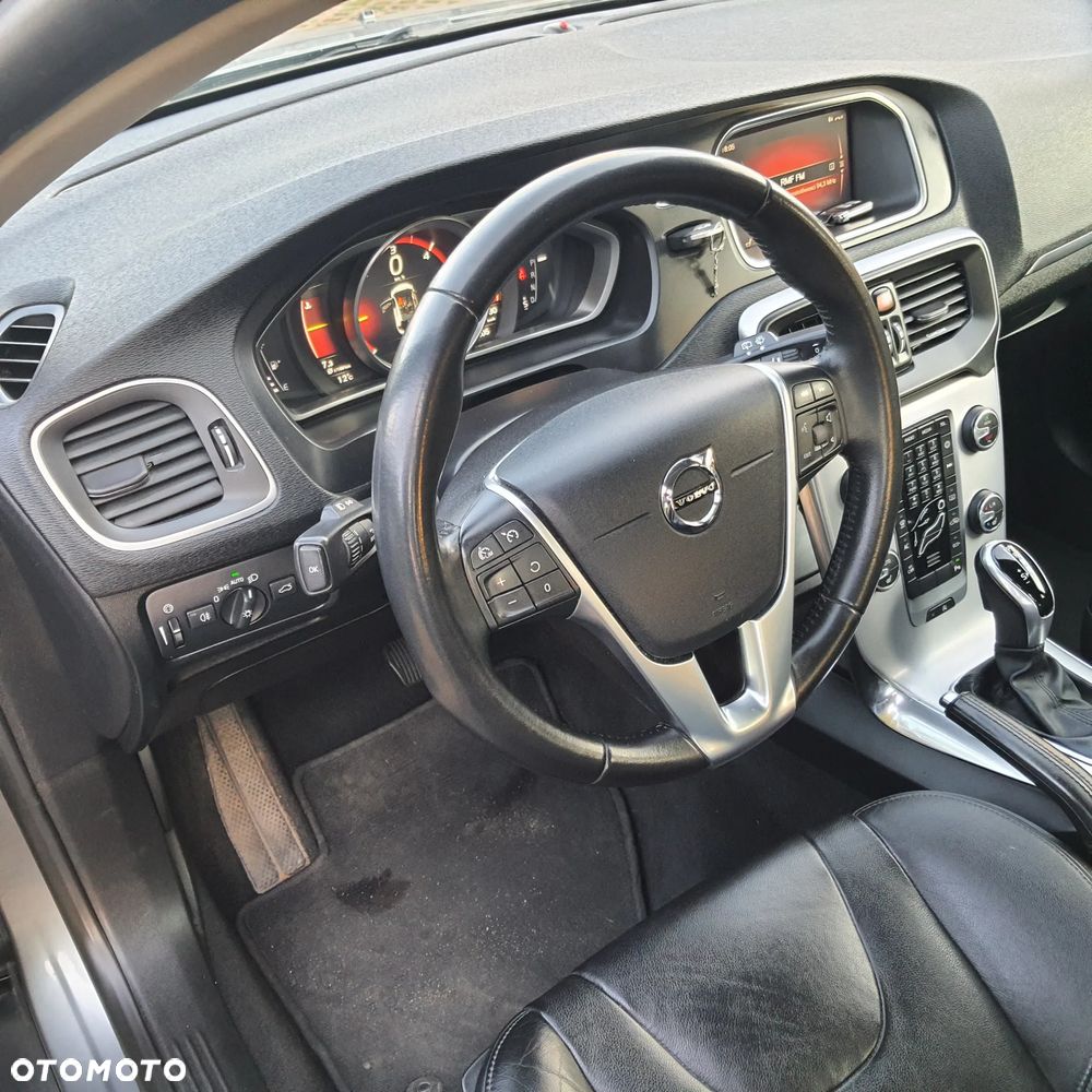 Volvo V40 D4 Geartronic Momentum - 19