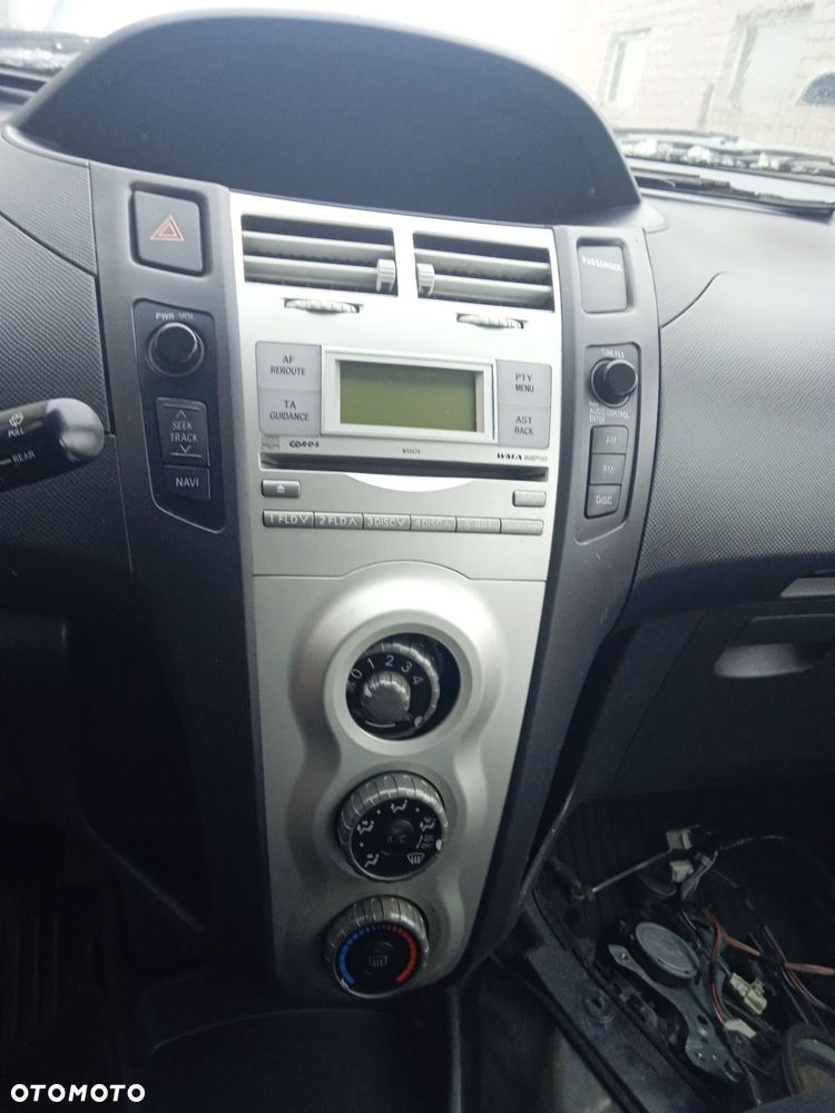 Na części Toyota Yaris II 5D kolor 1F8 silnik skrzynia maska klapa błotnik drzwi zderzak szyba - 5