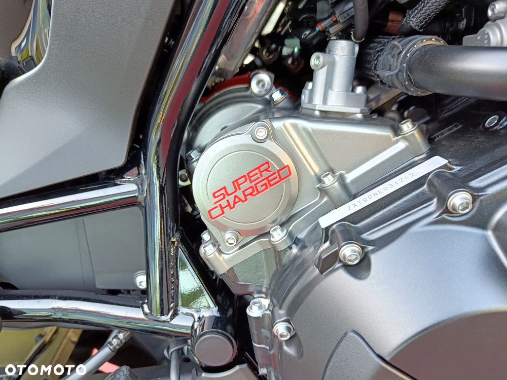 Kawasaki H2 - 16