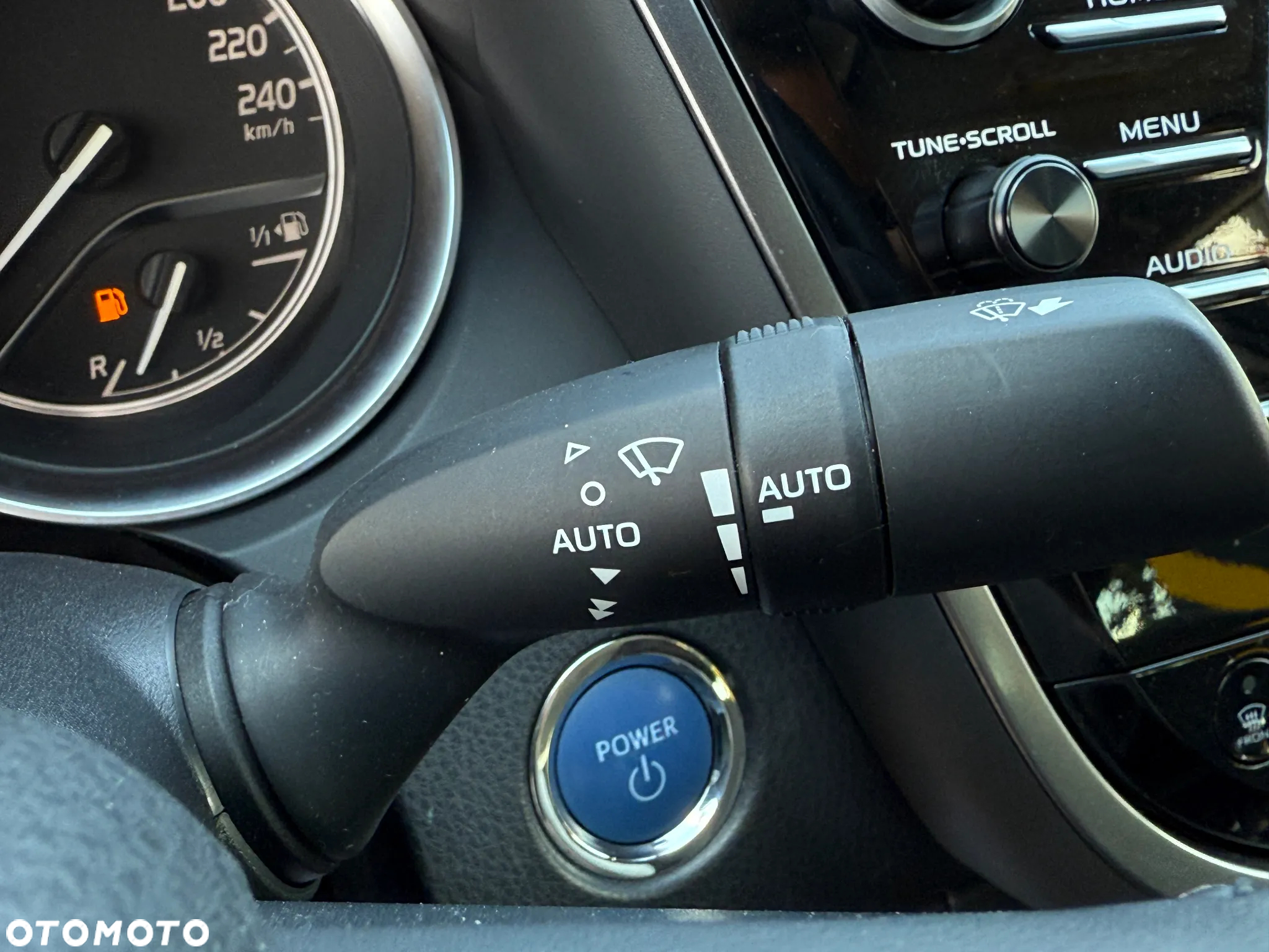 Toyota Camry 2.5 Hybrid Comfort CVT - 26