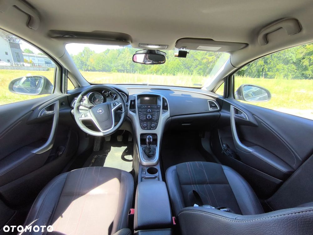Opel Astra 1.4 Turbo 150 Jahre - 7