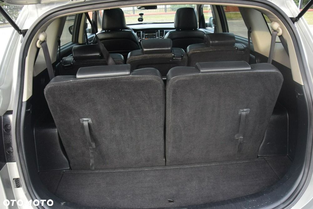 Kia Carens - 26