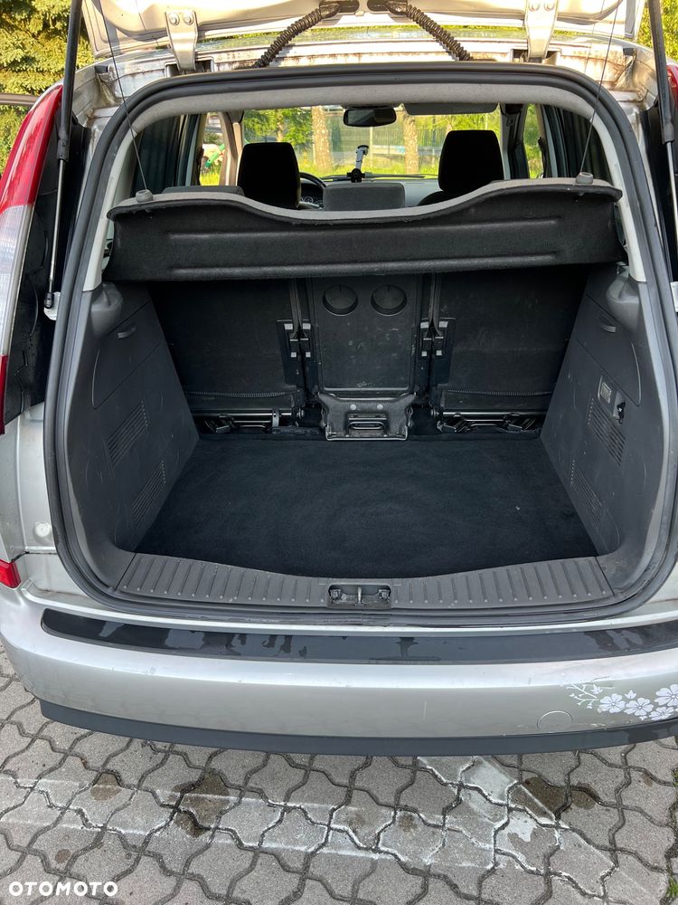 Ford Focus 1.6 TDCi Ghia DPF - 12