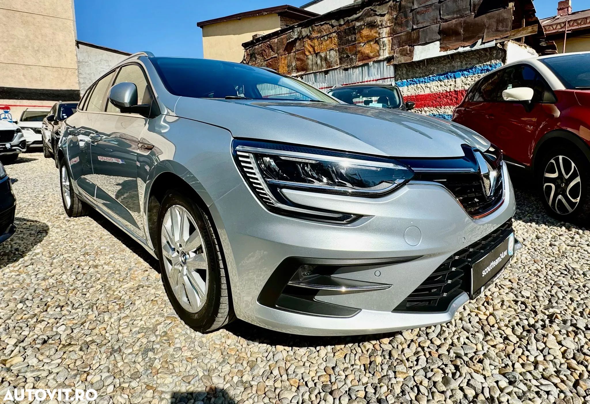 Renault Megane Grandtour E-TECH Plug-in 160 BUSINESS EDITION - 1