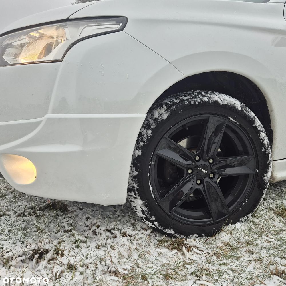 Mitsubishi Outlander - 32
