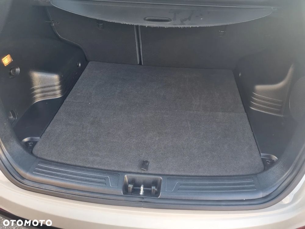 Hyundai ix35 1.7 CRDi 2WD blue Finale Gold - 26