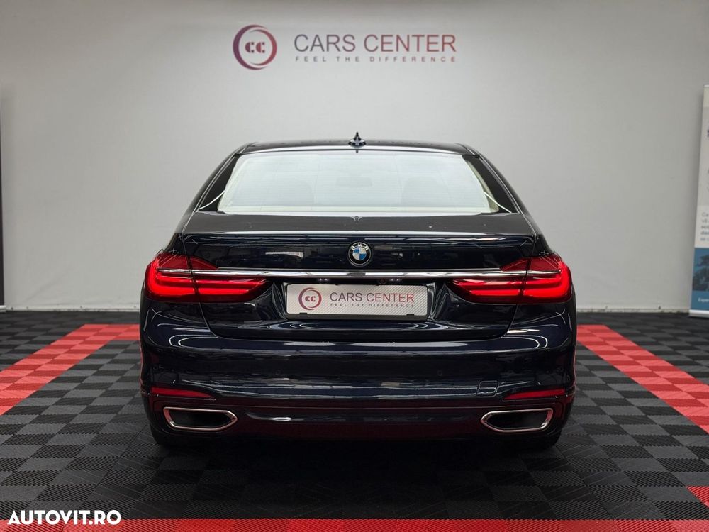 BMW Seria 7 740e iPerformance - 38