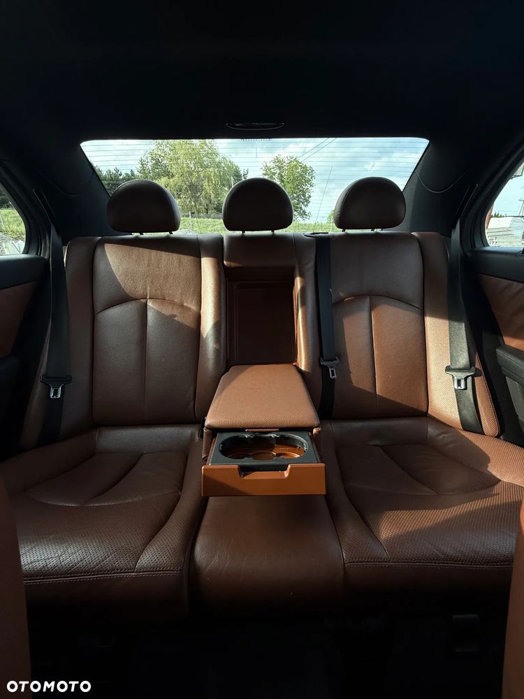 Mercedes-Benz Klasa E 320 CDI 4-Matic Avantgarde - 24