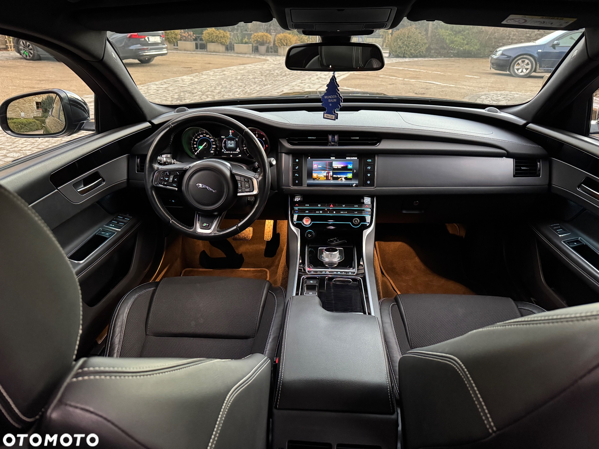 Jaguar XF - 24