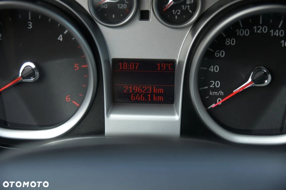 Ford Kuga 2.0 TDCi 2x4 Titanium - 30