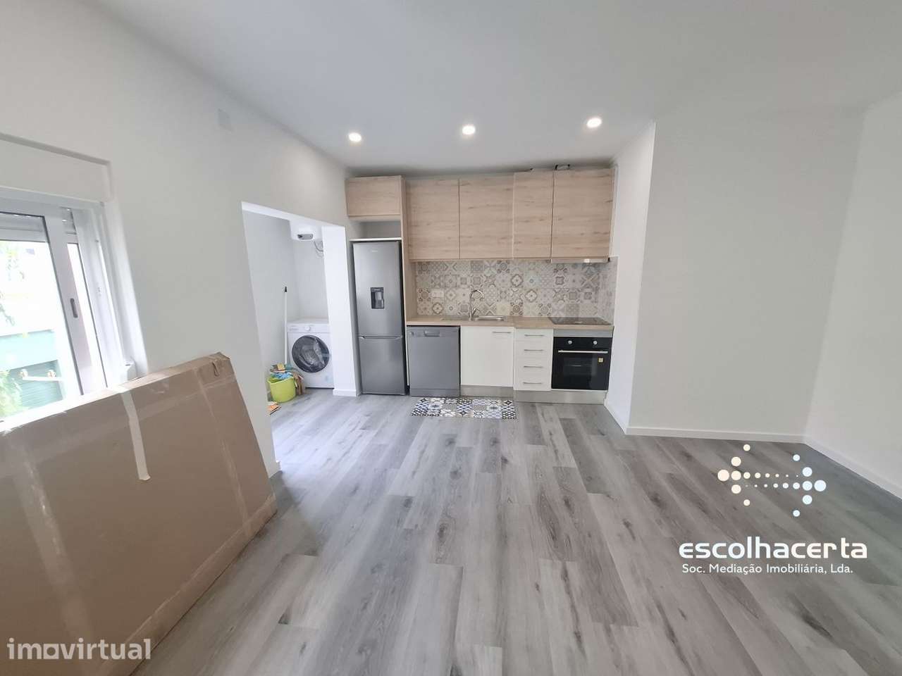 OPORTUNIDADE! ApartamentoT2 Remodelado na Baixa da Banheira - Grande imagem: 4/14