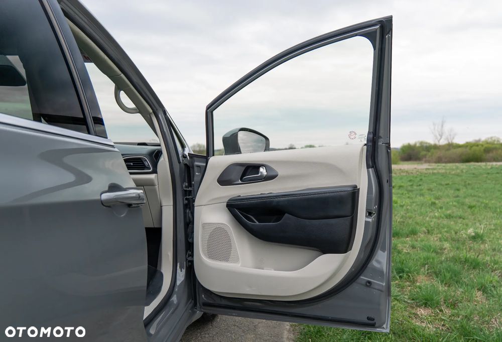 Chrysler Pacifica - 38