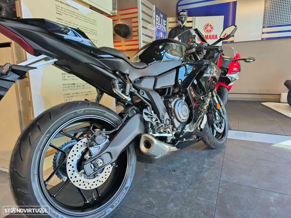 Yamaha YZF R7 - 4