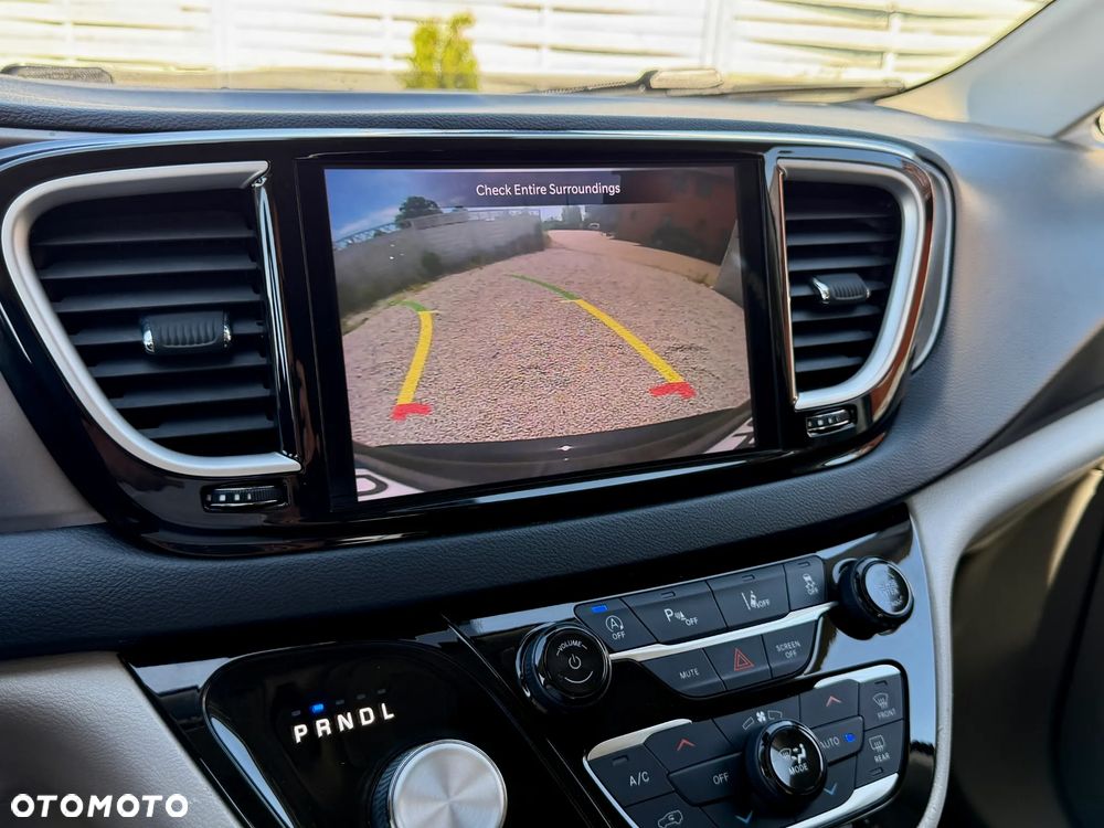 Chrysler Pacifica - 16