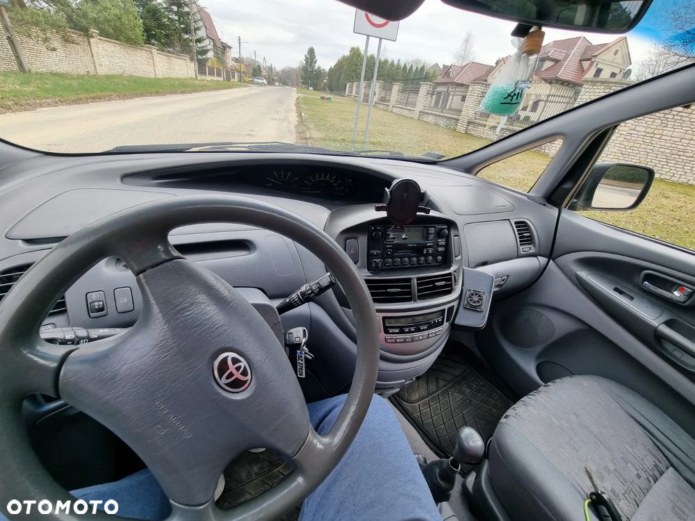 Toyota Previa 2.0 D-4D Luna - 17