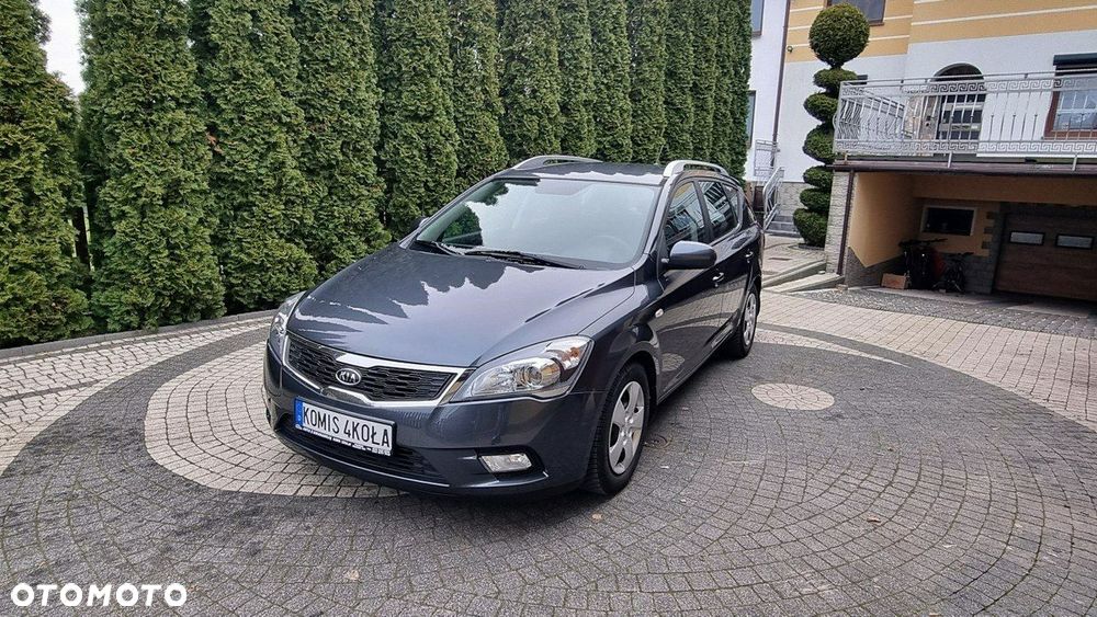 Kia Ceed - 8