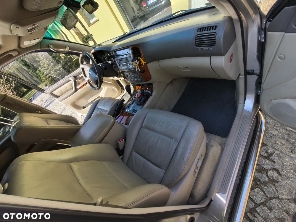 Toyota Land Cruiser 4.7 V8 - 12