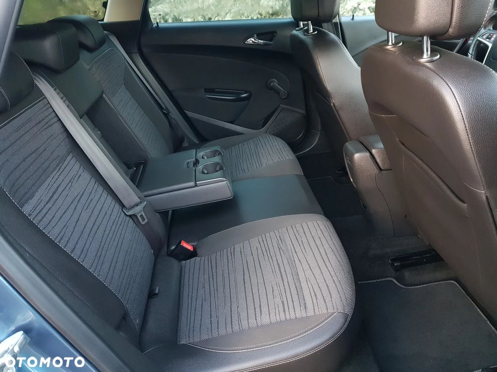 Opel Astra 1.4 Turbo Exklusiv - 24