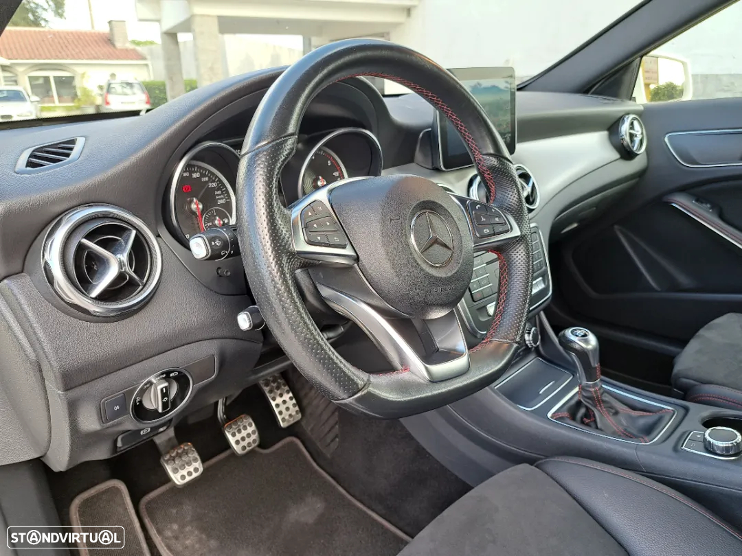 Mercedes-Benz GLA 180 d AMG Line - 10