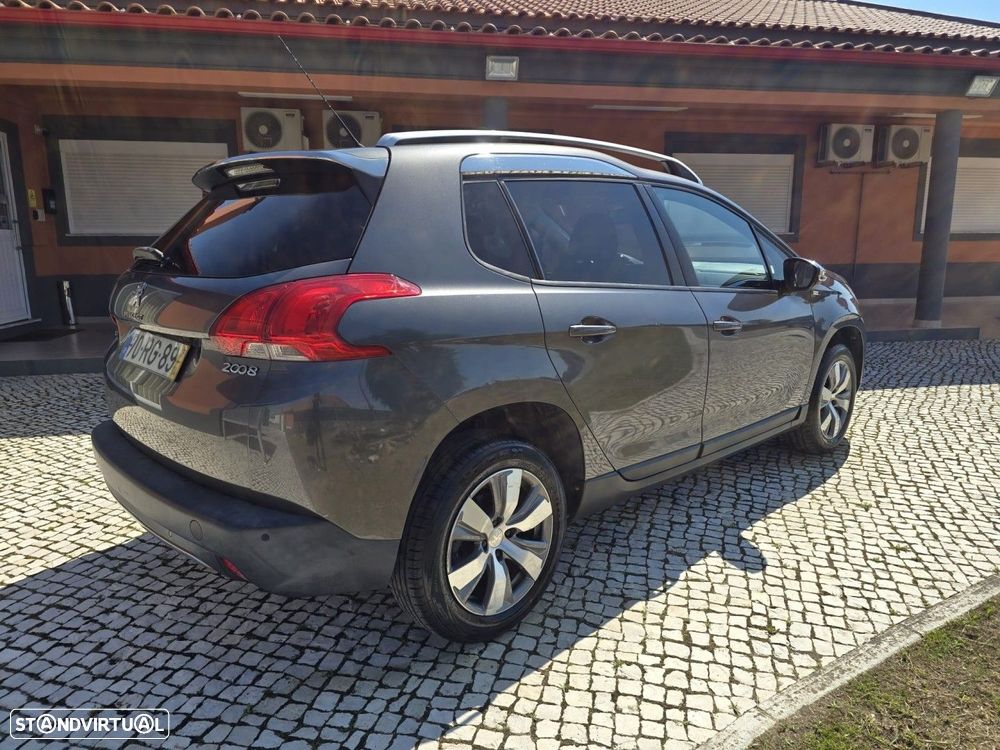 Peugeot 2008 1.2 PureTech Style - 4