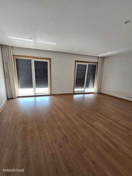 Apartamento T3 Duplex - Rua de Pedro Hispano - Grande imagem: 2/8