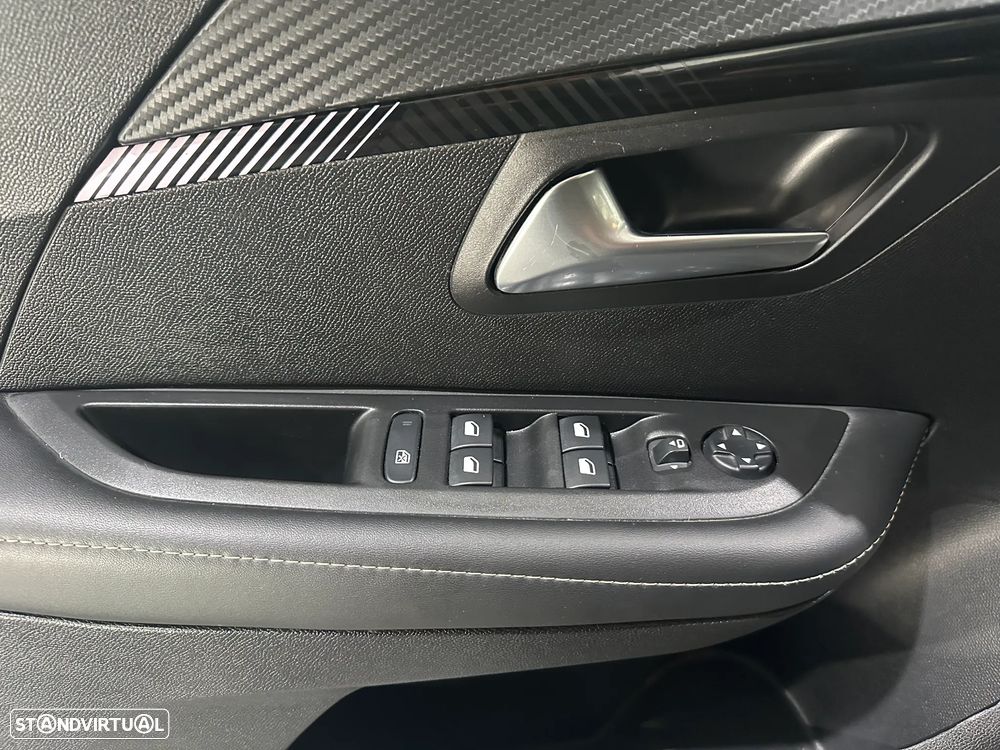 Peugeot 208 1.2 Hybrid Allure e-DCS6 - 11