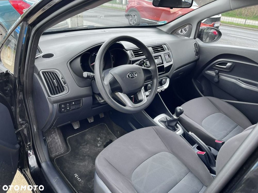 Kia Rio - 16