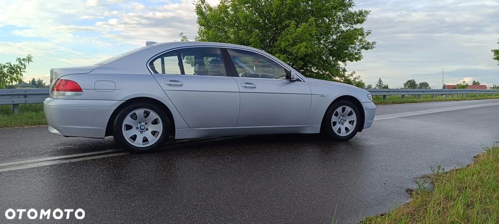 BMW Seria 7 745i - 9