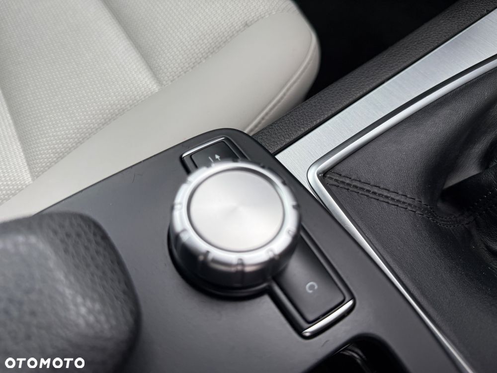 Mercedes-Benz Klasa C 180 CGI BlueEff Avantgarde - 21