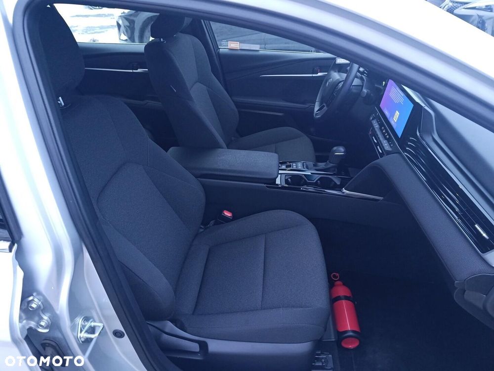 Toyota Camry - 17