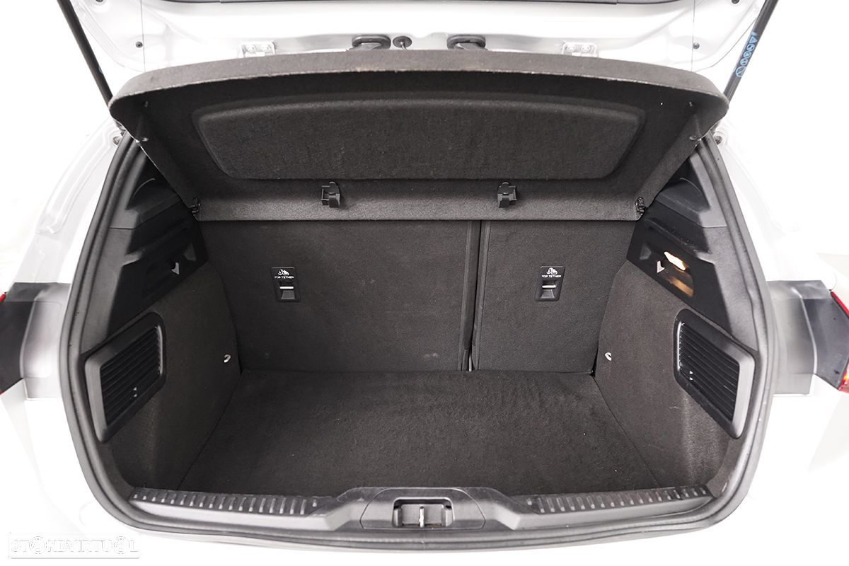 Ford Focus 1.0 EcoBoost MHEV ST-Line X - 23