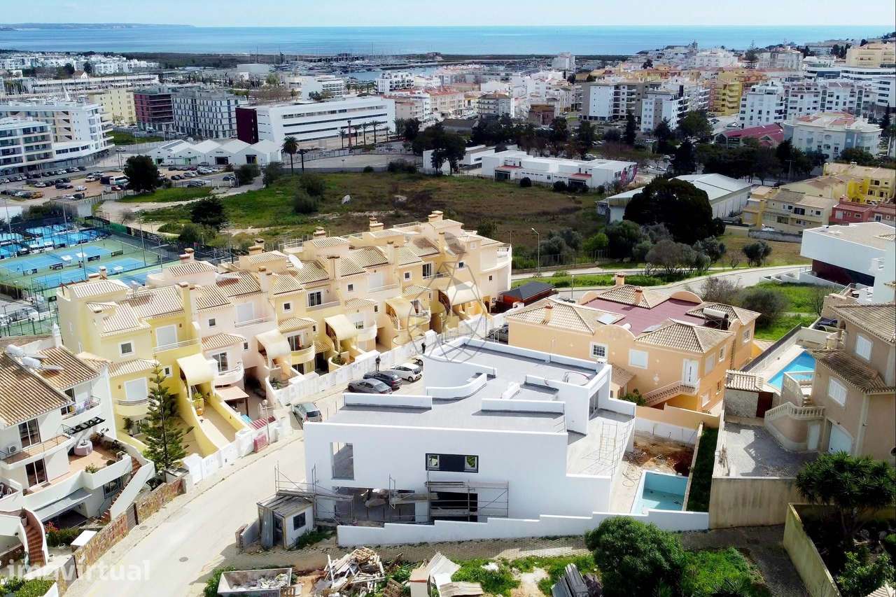 Moradia contemporânea de 3 Pisos nova com piscina e garagem em Lagos - Grande imagem: 5/37