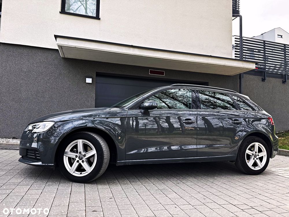 Audi A3 Sportback 1.6 TDI design - 9