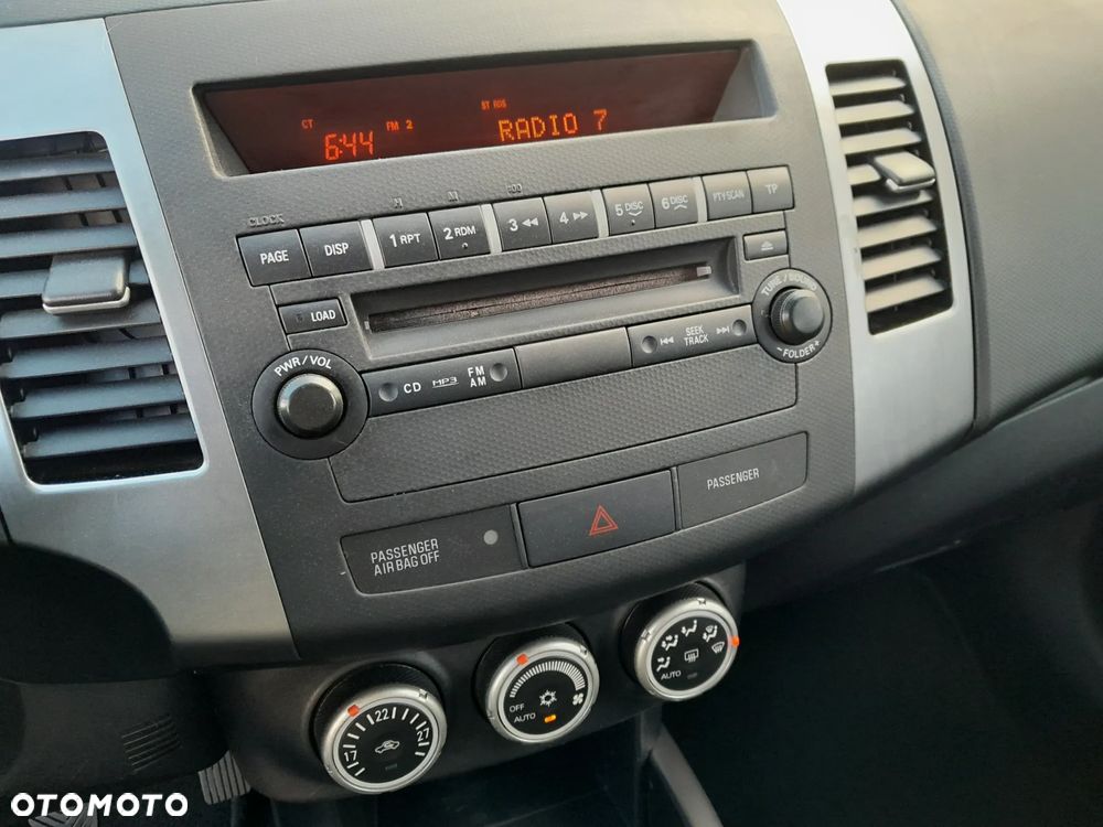 Mitsubishi Outlander 2.0 DI-D 4WD Inform - 17
