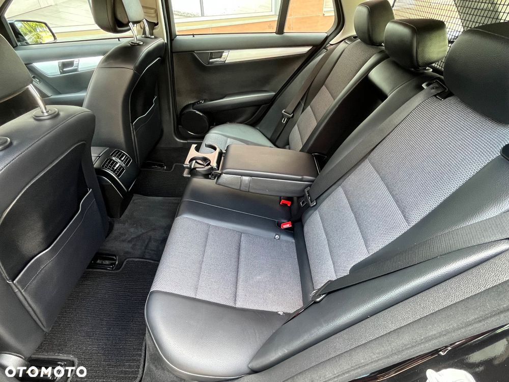 Mercedes-Benz Klasa C 180 Kompressor Automatik BlueEFFICIENCY Avantgarde - 32