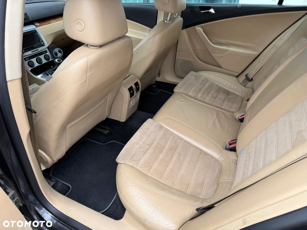 Volkswagen Passat 2.0 TDI DPF Highline - 24