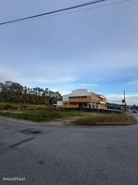 Terreno com 2 Frentes Frazão-Paços de Ferreira | 1400m² | - Grande imagem: 2/8