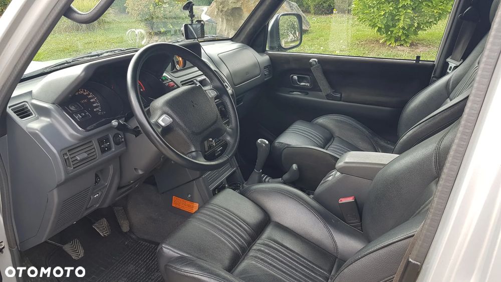 Mitsubishi Pajero - 15
