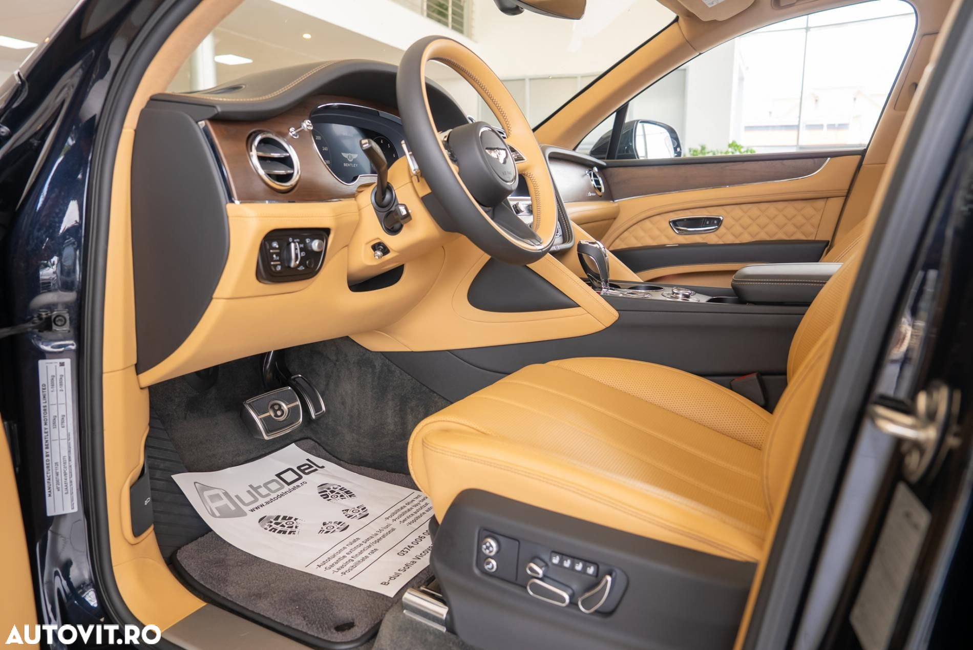 Bentley Bentayga Azure - 13